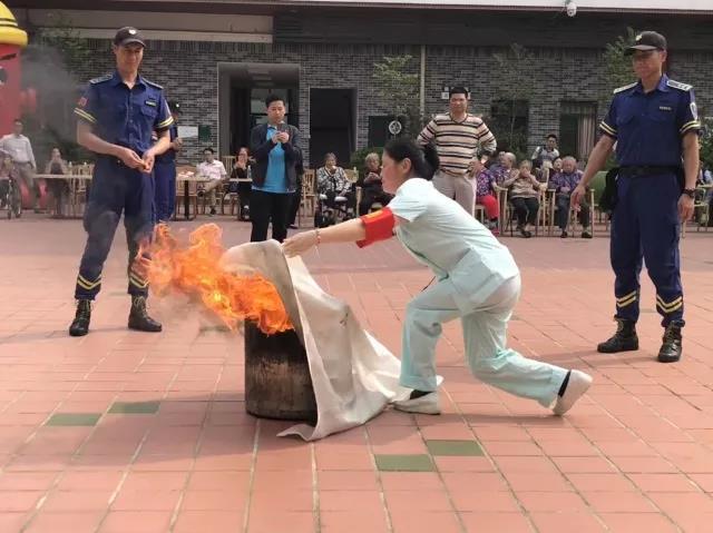 银幸颐园 | “穿越火线之安泽金秋消防实练”在银幸颐园顺利开展 银幸颐园 | “穿越火线之安泽金秋消防实练”在银幸颐园顺利开展