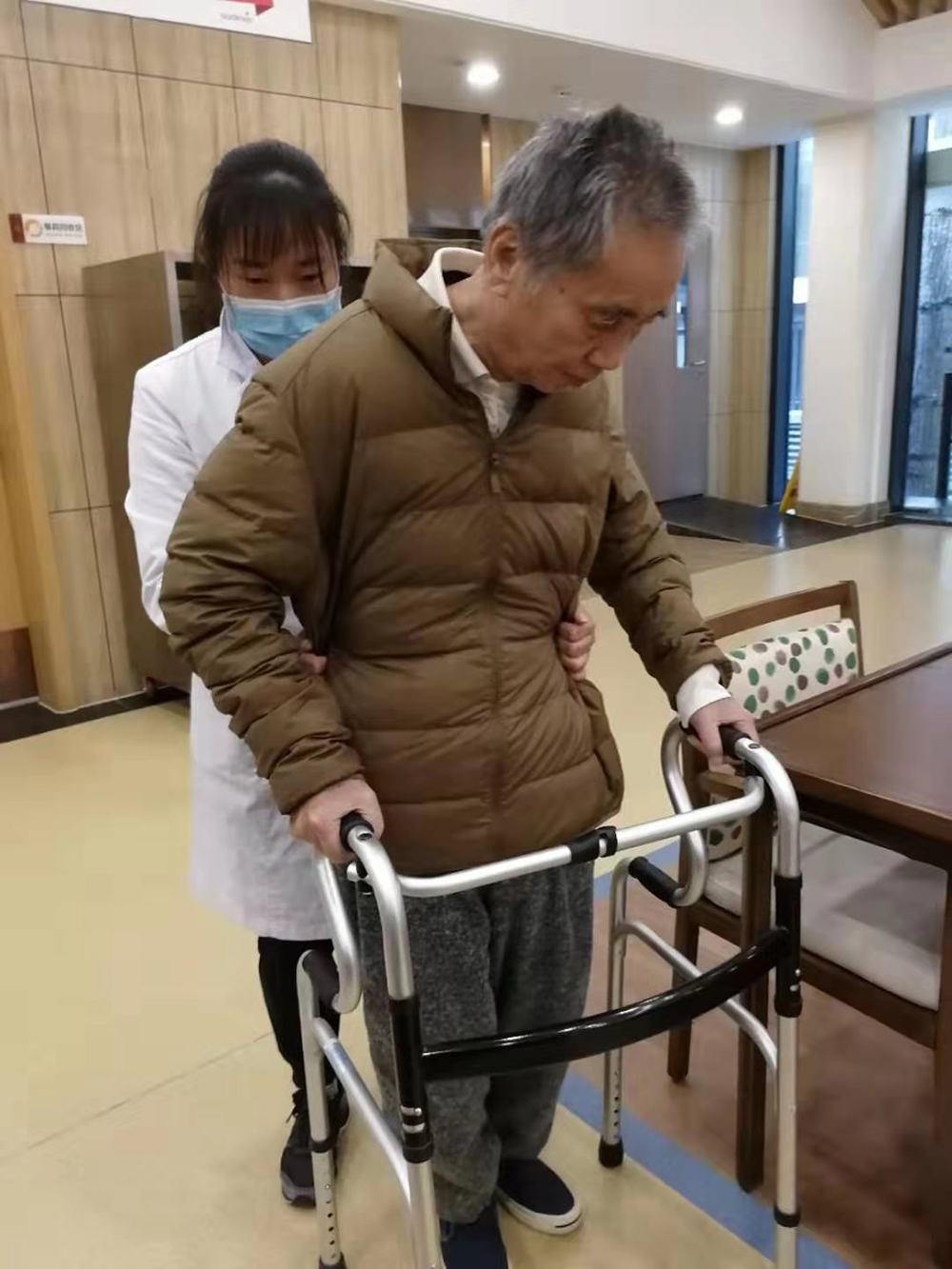 你们在前线支援,我们在后方守护