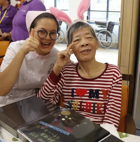 海珠区人大常委委员李斌前往越秀·海颐苑调研