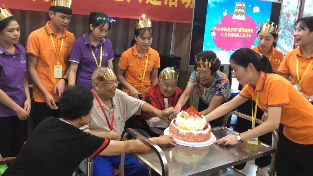 海珠区人大常委委员李斌前往越秀·海颐苑调研