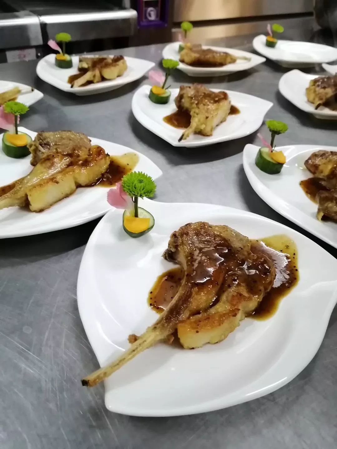 探秘| “小蛮腰”附近有家养护院用美食牢牢拴住长辈的心