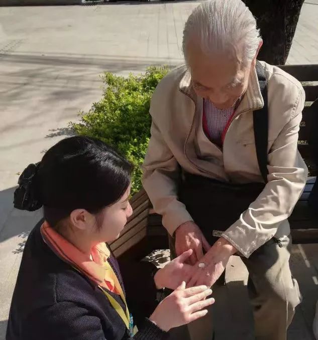 越秀养老 | 法国青年议员团参观越秀海颐苑项目