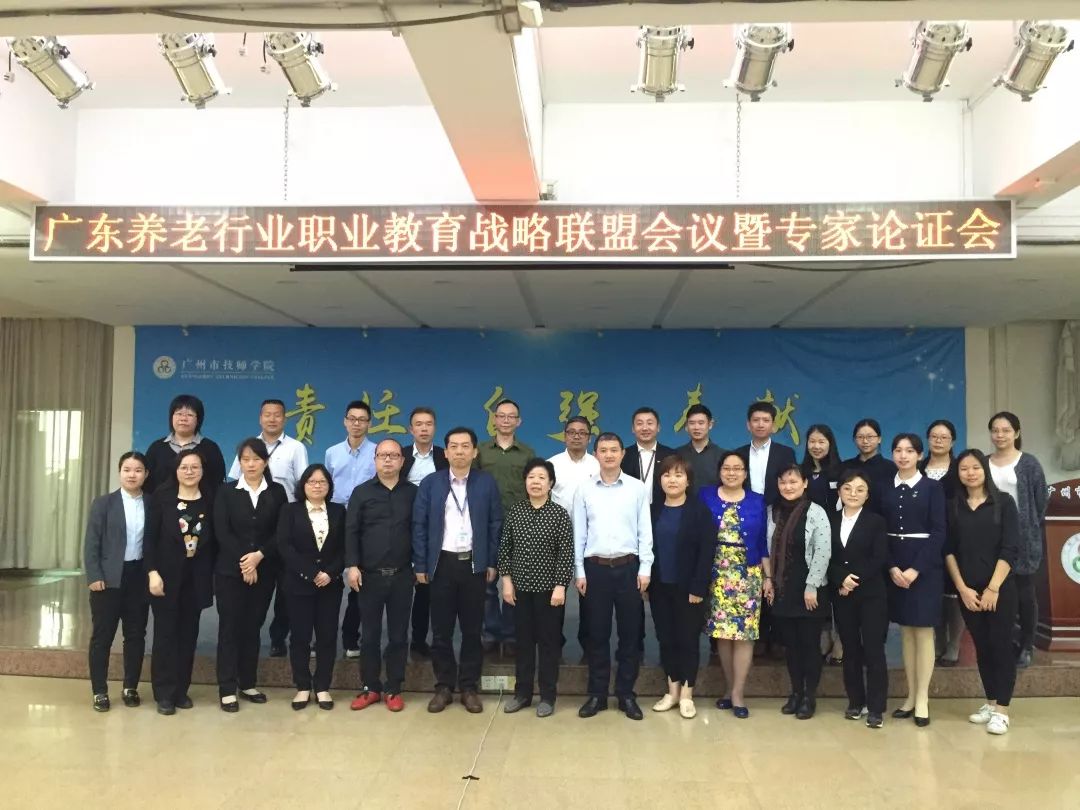 越秀养老 | 除夕，这里有一盏灯永远为您点亮