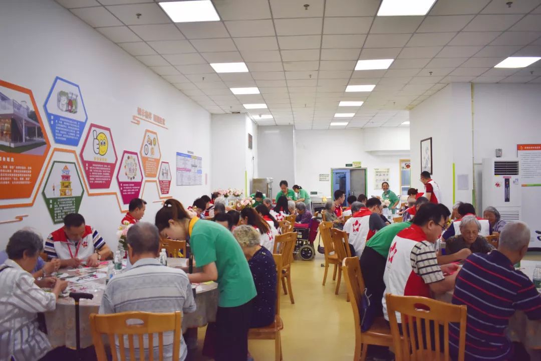 越秀养老 | 除夕，这里有一盏灯永远为您点亮
