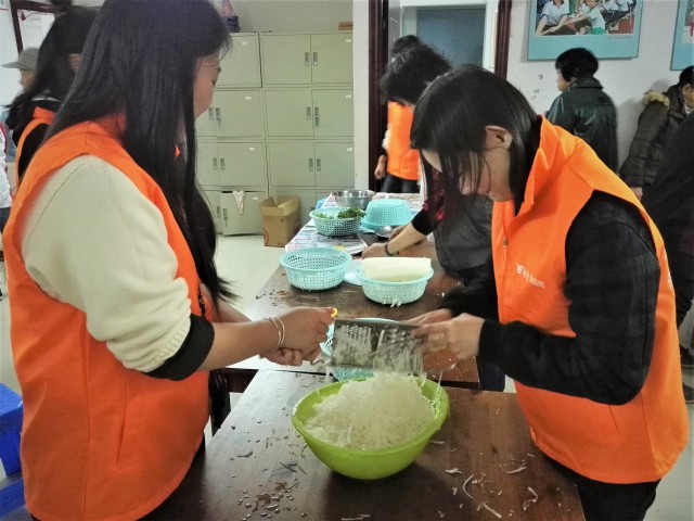【回顾】这个冬天不太冷， 爱心服务暖人心