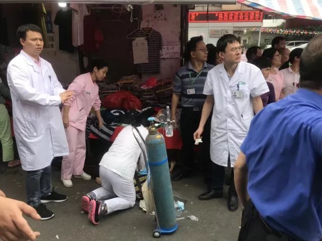 泰宁市场里的惊险一幕，这次救人一命的是我们越秀银幸的白衣天使