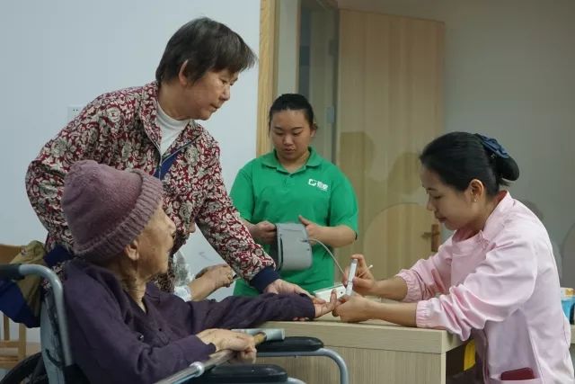 泰宁市场里的惊险一幕，这次救人一命的是我们越秀银幸的白衣天使